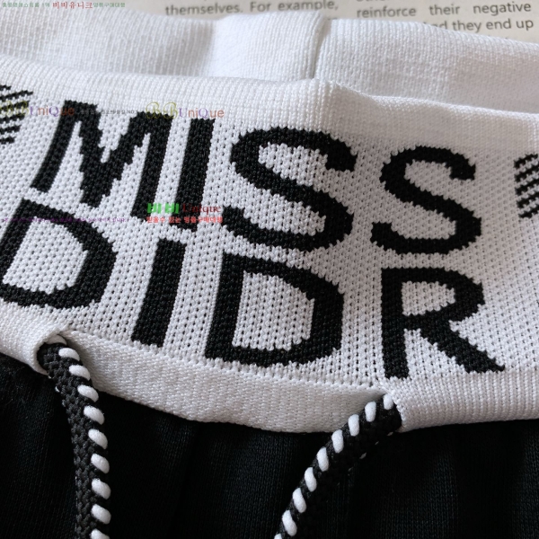   ݹ D255685