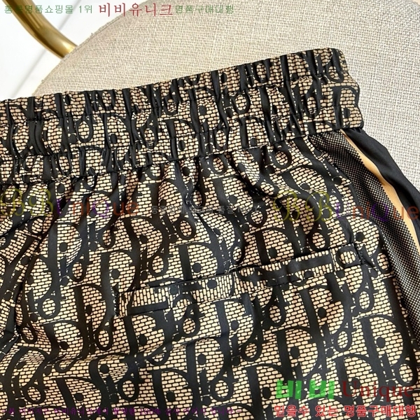  ݹ D255686-1