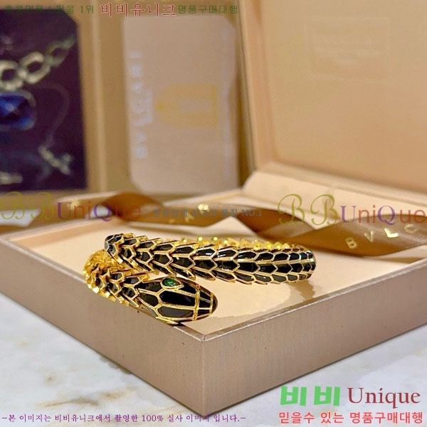  Ұ  BV1111244-3